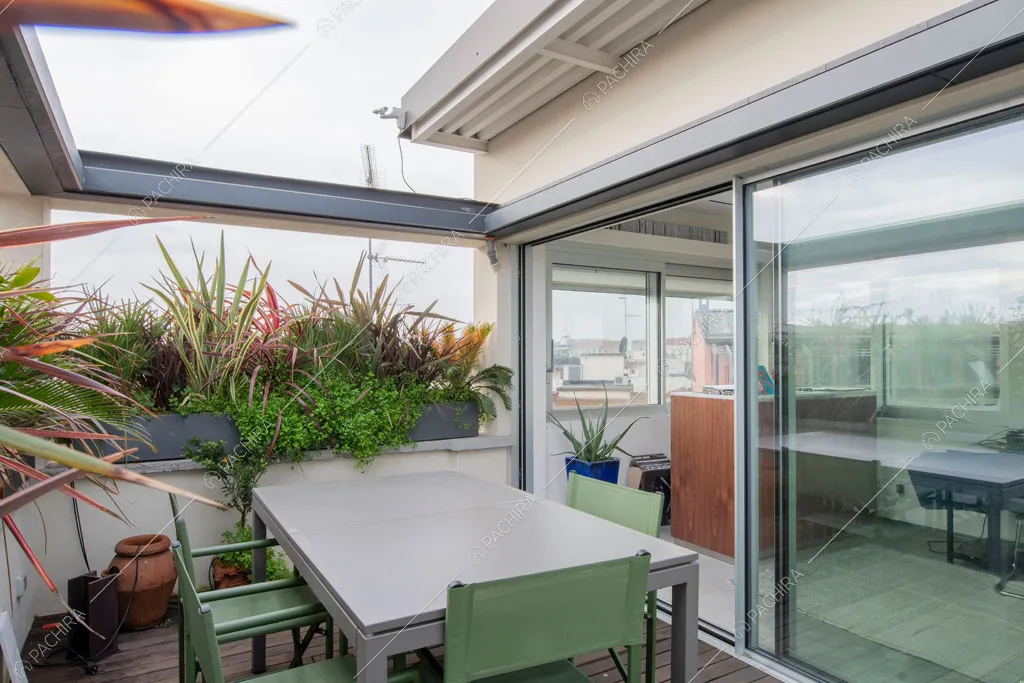 Terrazza dell'appartamento Kamet, location in stile contemporaneo a Milano