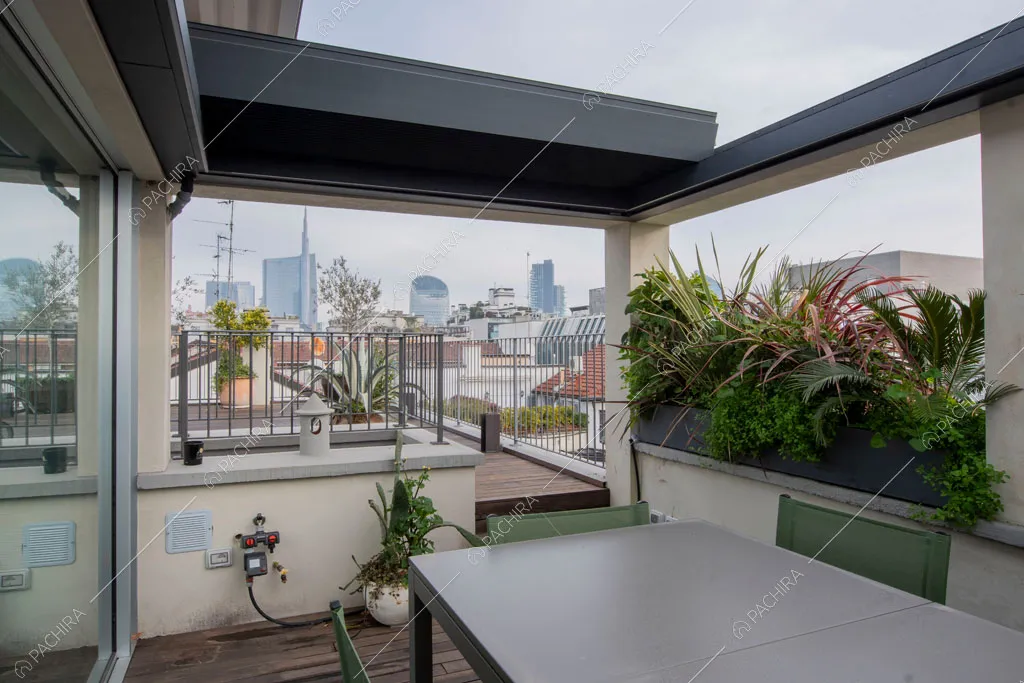 Terrazza dell'appartamento Kamet, location in stile contemporaneo a Milano
