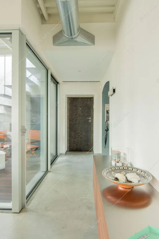Corridoio dell'appartamento Kamet, location in stile contemporaneo a Milano