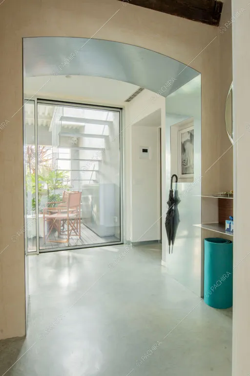 Zona living dell'appartamento Kamet, location in stile contemporaneo a Milano