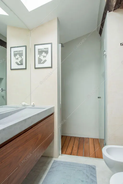 Bagno dell'appartamento Kamet, location in stile contemporaneo a Milano