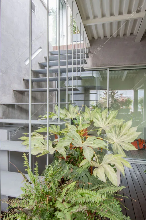 Scale dell'appartamento Kamet, location in stile contemporaneo a Milano