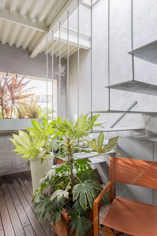 Scale dell'appartamento Kamet, location in stile contemporaneo a Milano