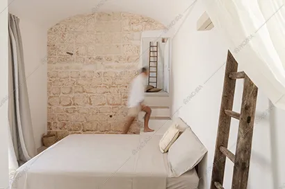 Camera da letto della masseria Kyanite, location in stile contemporaneo a Brindisi
