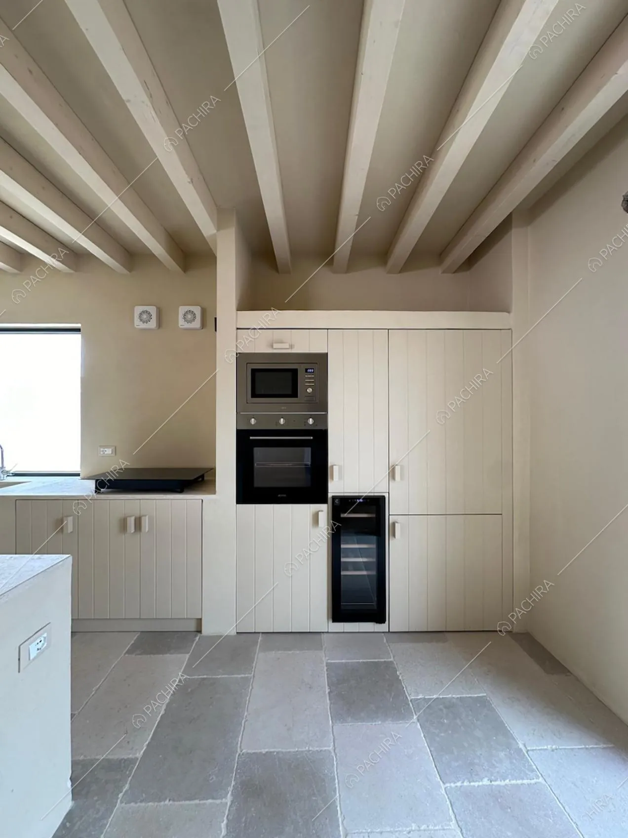 Cucina della masseria Kyanite, location in stile contemporaneo a Brindisi