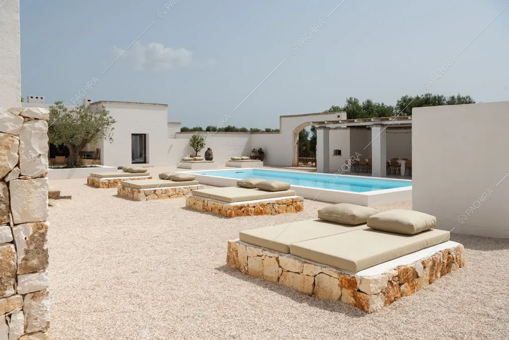 Esterni della masseria Kyanite, location in stile contemporaneo a Brindisi