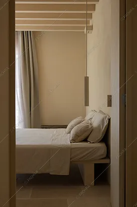 Camera da letto della masseria Kyanite, location in stile contemporaneo a Brindisi