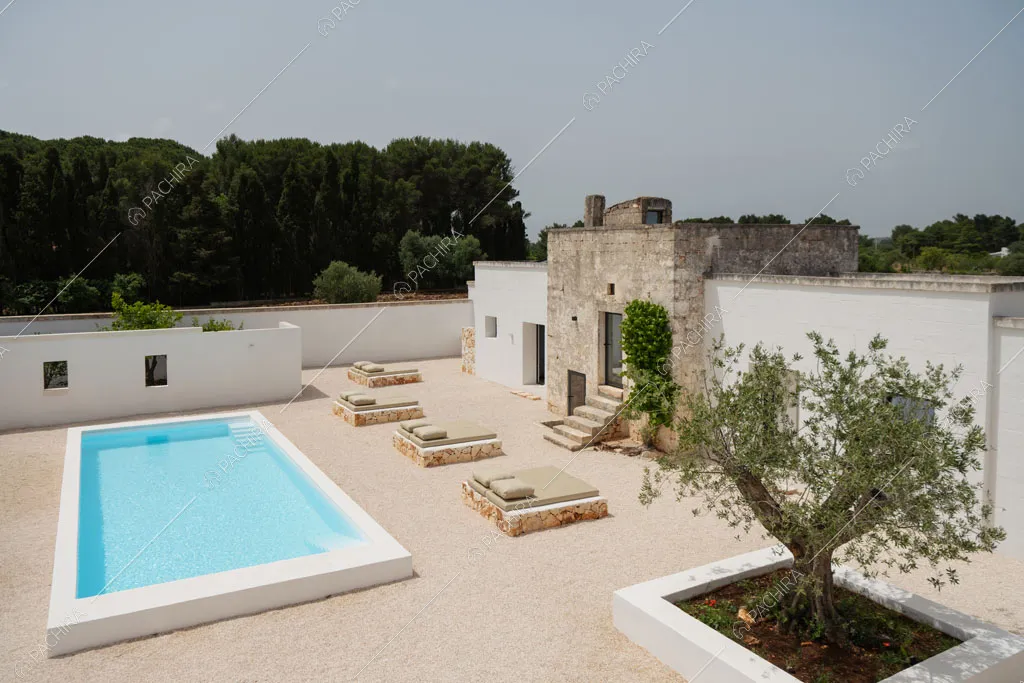 Esterni della masseria Kyanite, location in stile contemporaneo a Brindisi