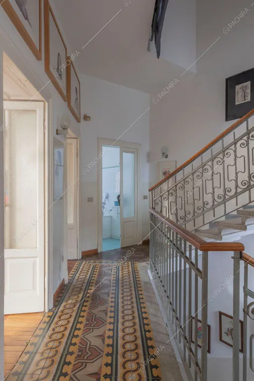 Corridoio della villa Oglio, location in stile moderno a Milano