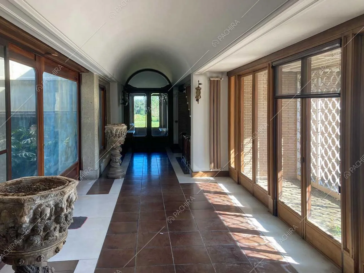 Corridoio della villa Anastase, location in stile classico a Roma