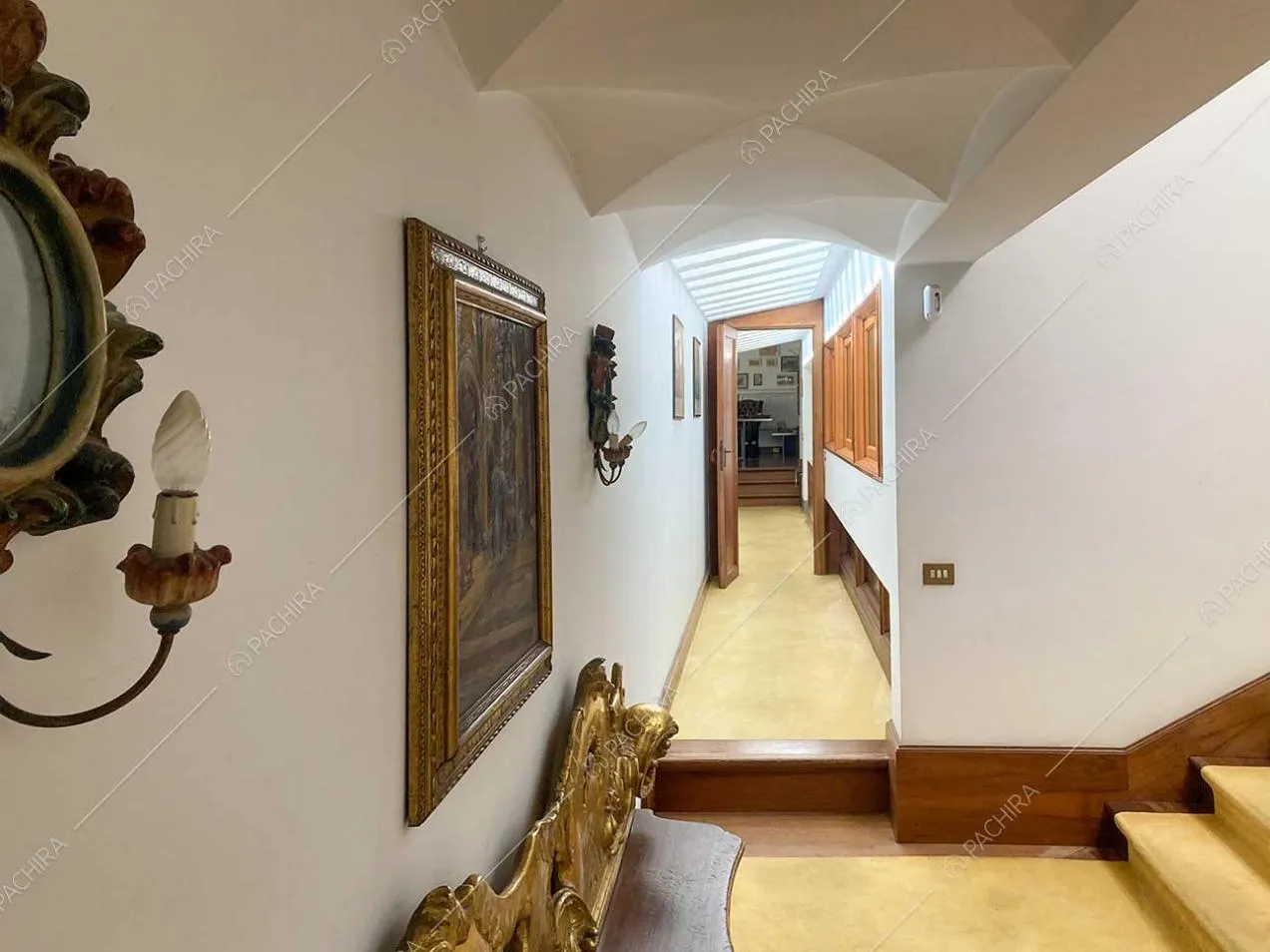 Corridoio della villa Anastase, location in stile classico a Roma