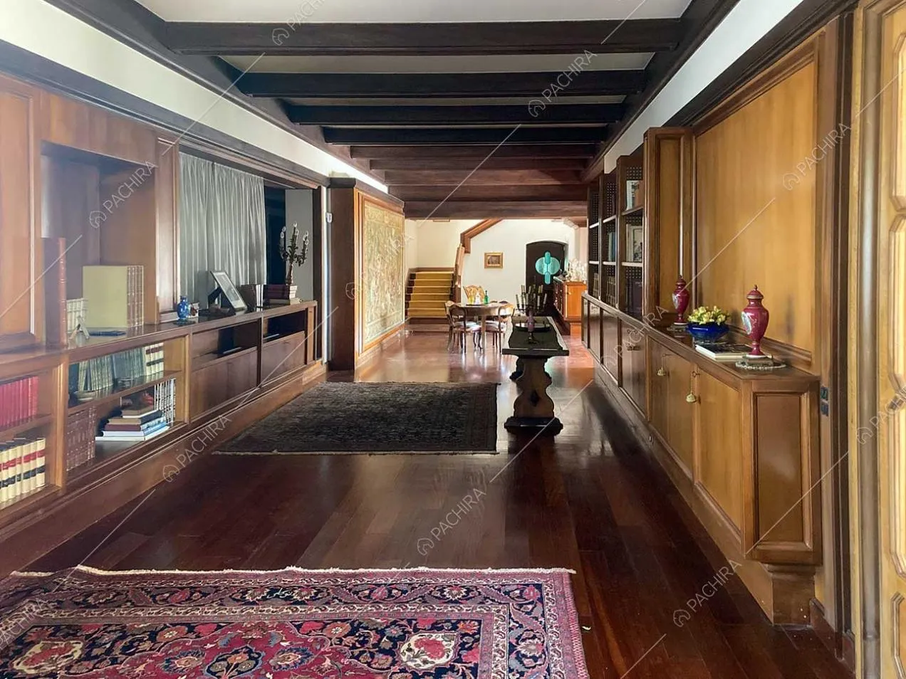 Corridoio della villa Anastase, location in stile classico a Roma