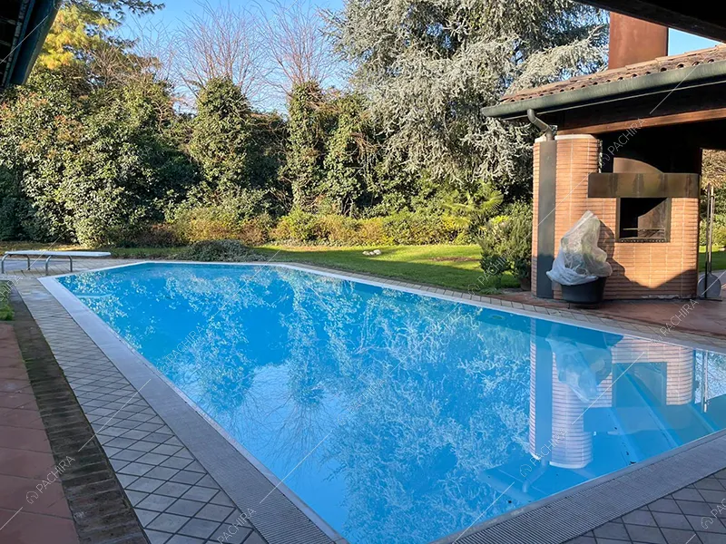 Piscina della villa Drava, location in stile classico a Brescia