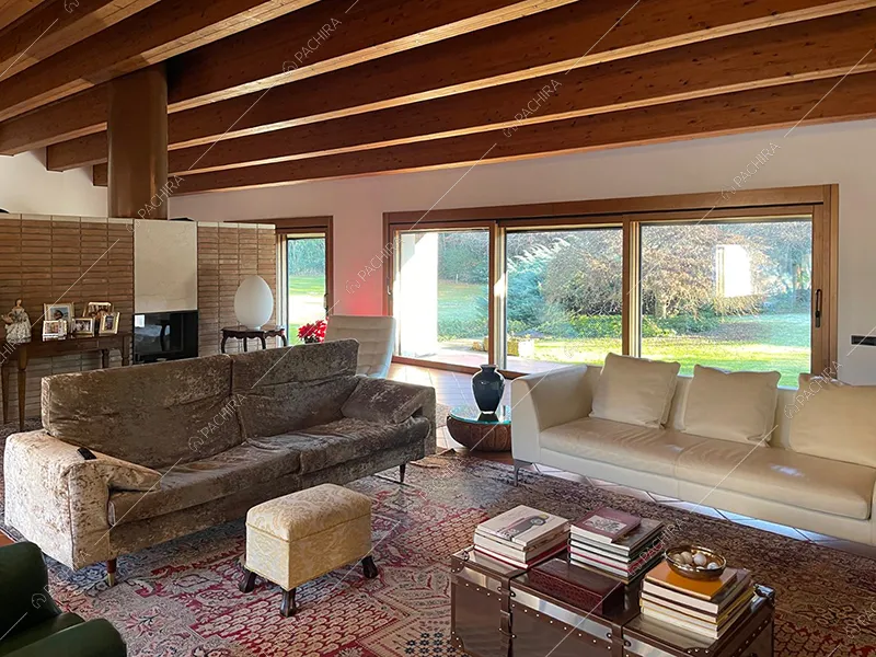 Salotto della villa Drava, location in stile classico a Brescia