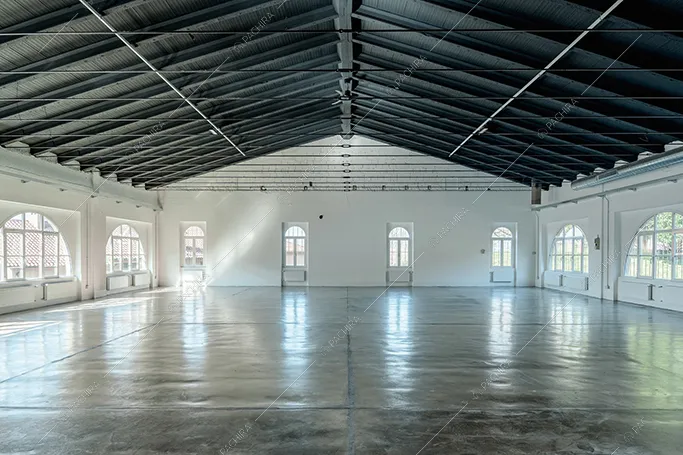 Open space di Annapurna, spazio espositivo in stile industriale a Lecco