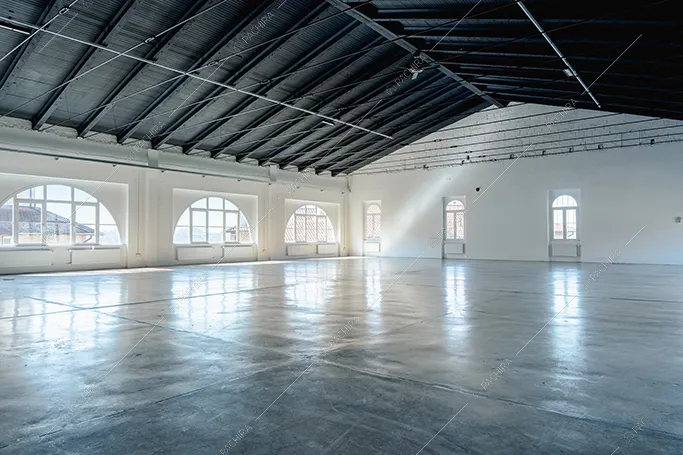 Open space di Annapurna, spazio espositivo in stile industriale a Lecco