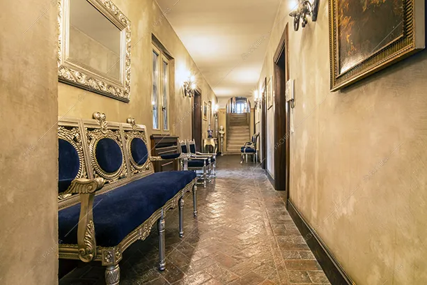 Corridoio della villa Darjeeling, location in stile classico a Brescia
