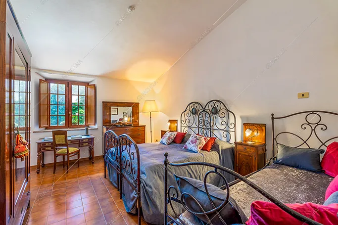 Camera da letto del borgo Corindone, location in stile rustico a Siena