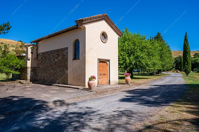 Chiesa del borgo Corindone, location in stile rustico a Siena