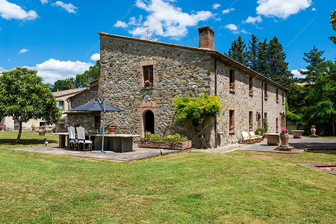 Giardino del borgo Corindone, location in stile rustico a Siena