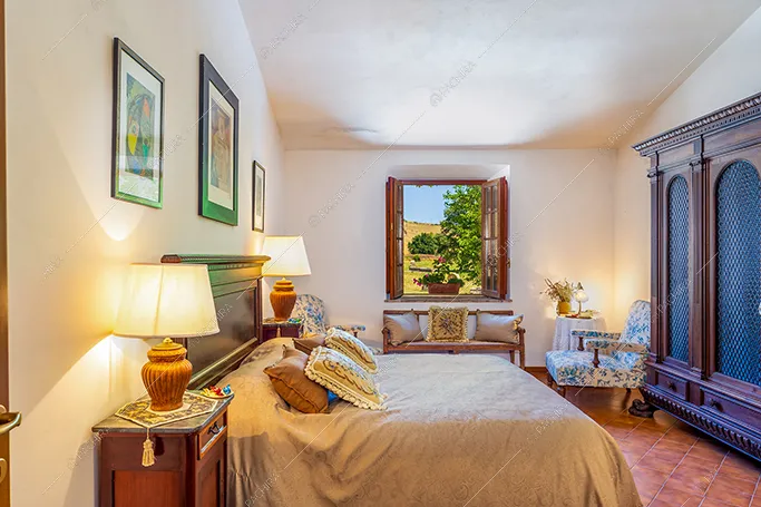 Camera da letto del borgo Corindone, location in stile rustico a Siena