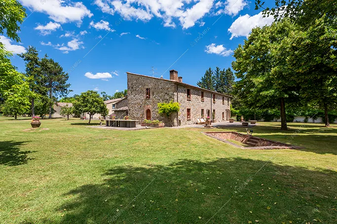 Parco del borgo Corindone, location in stile rustico a Siena