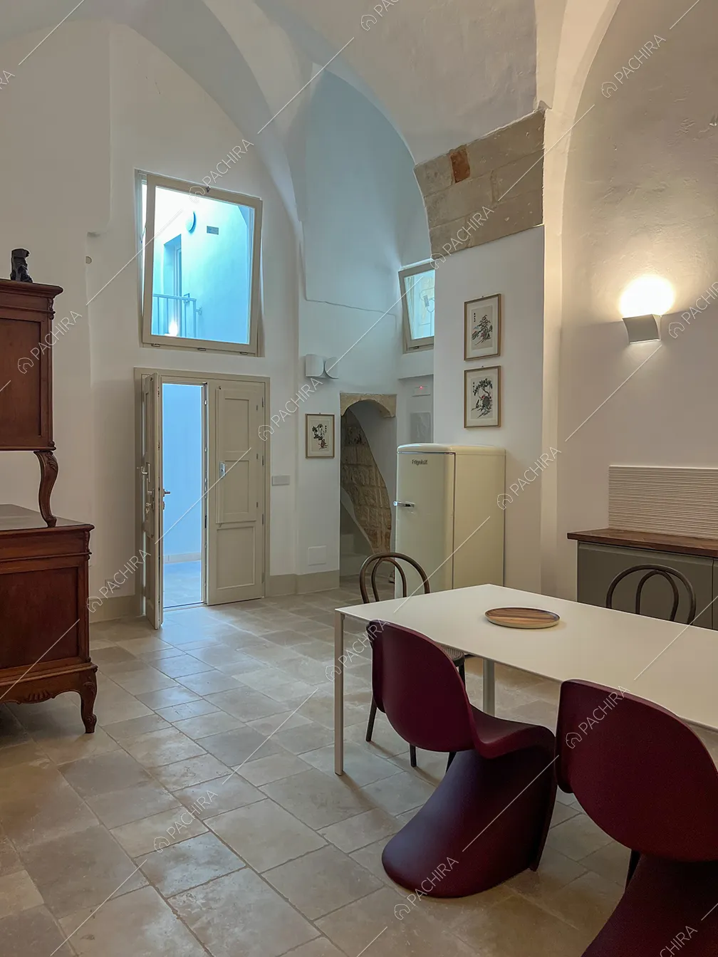 Zona living della dimora storica Evros, location in stile contemporaneo a Lecce
