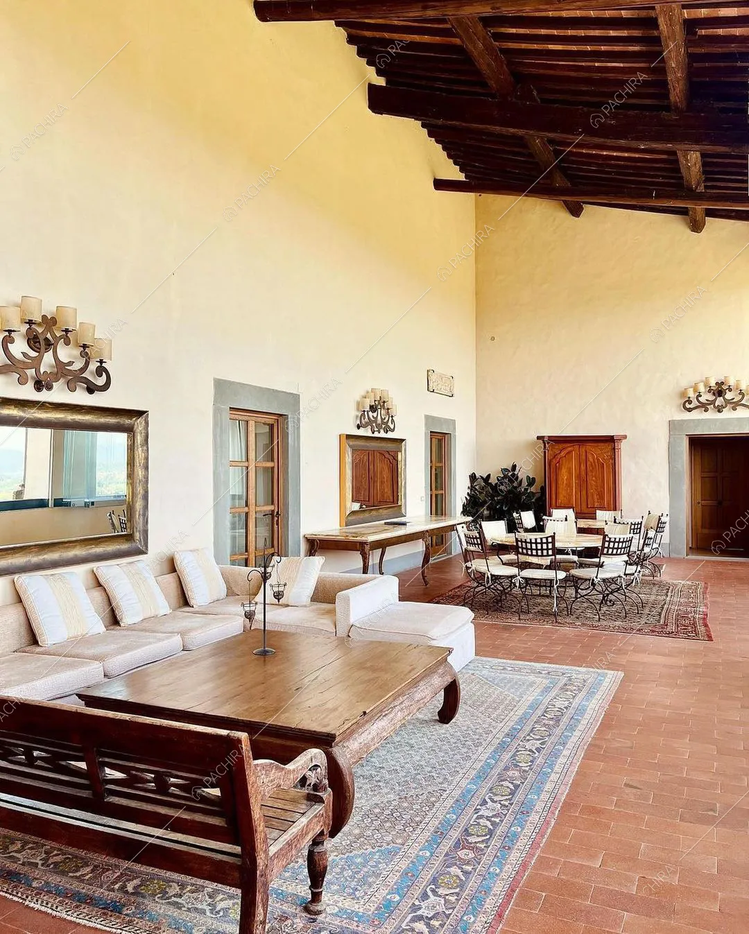 Zona living della villa Elba, location in stile classico a Firenze