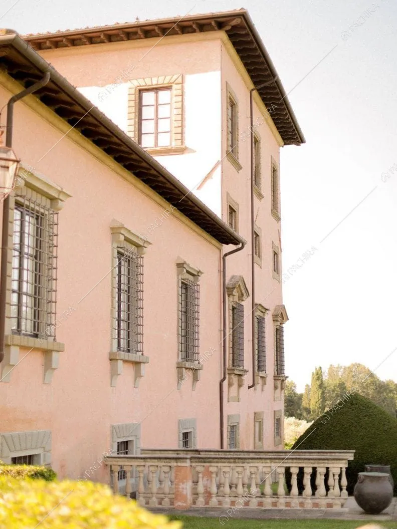 Esterni della villa Elba, location in stile classico a Firenze