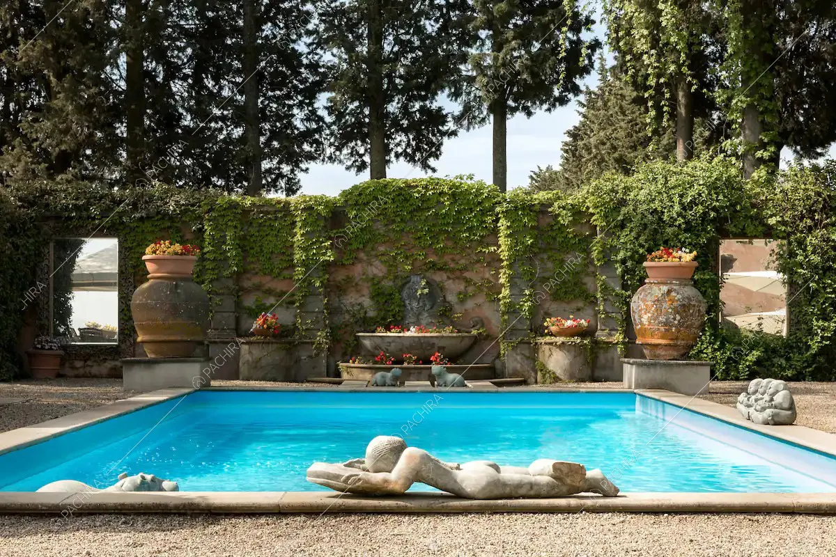 Piscina della villa Elba, location in stile classico a Firenze