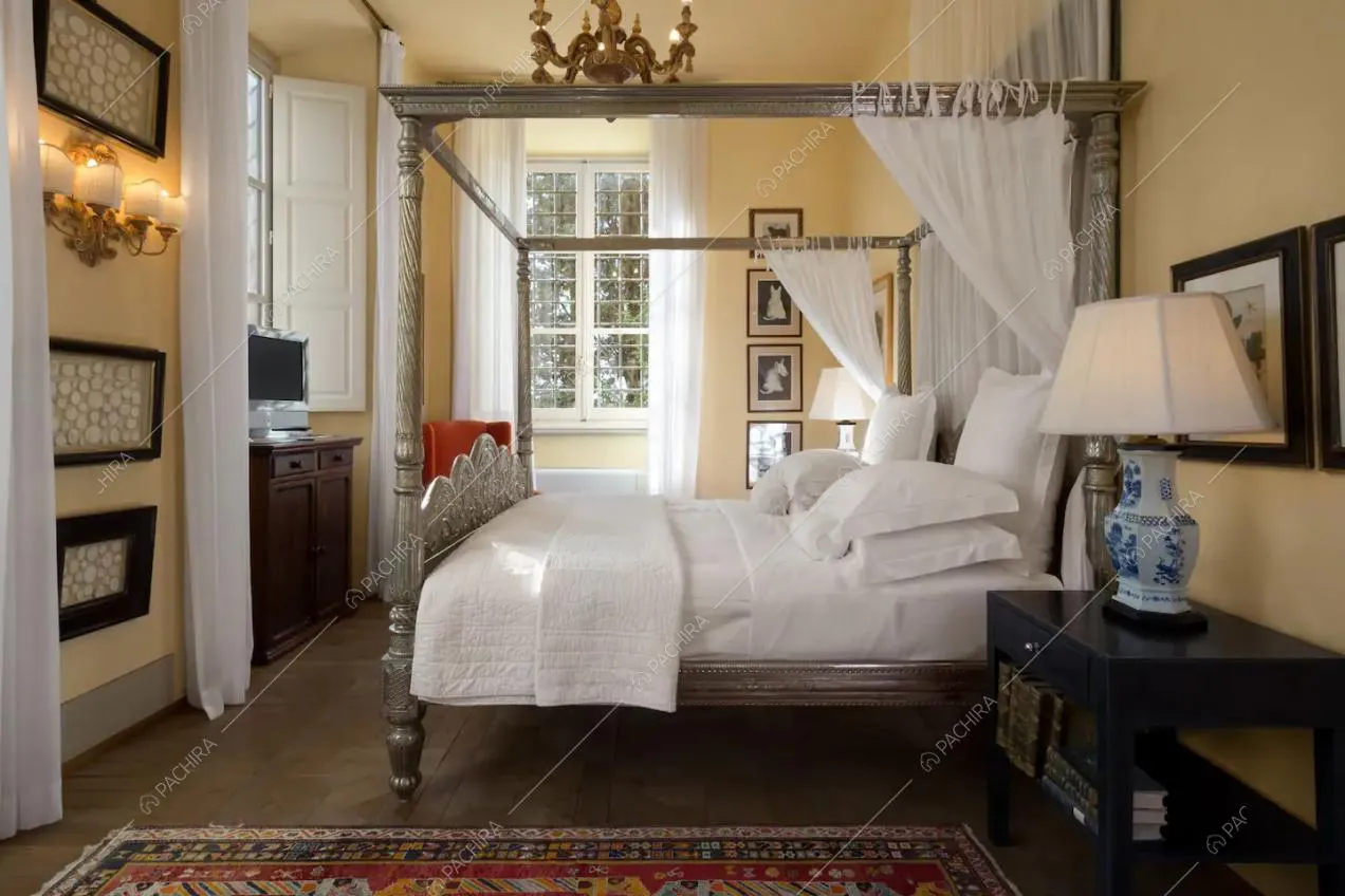 Camera da letto della villa Elba, location in stile classico a Firenze