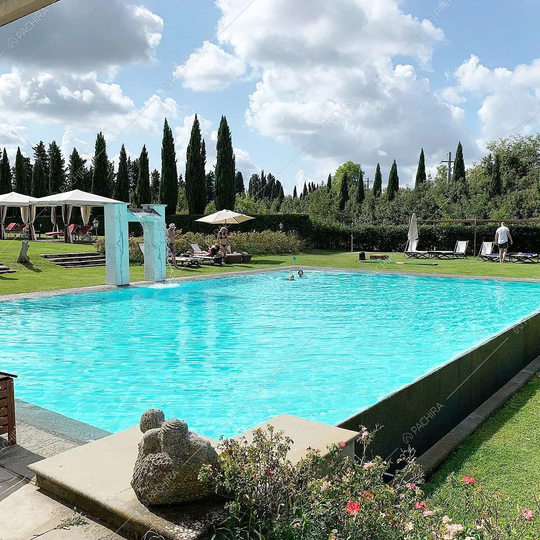 Piscina della villa Elba, location in stile classico a Firenze