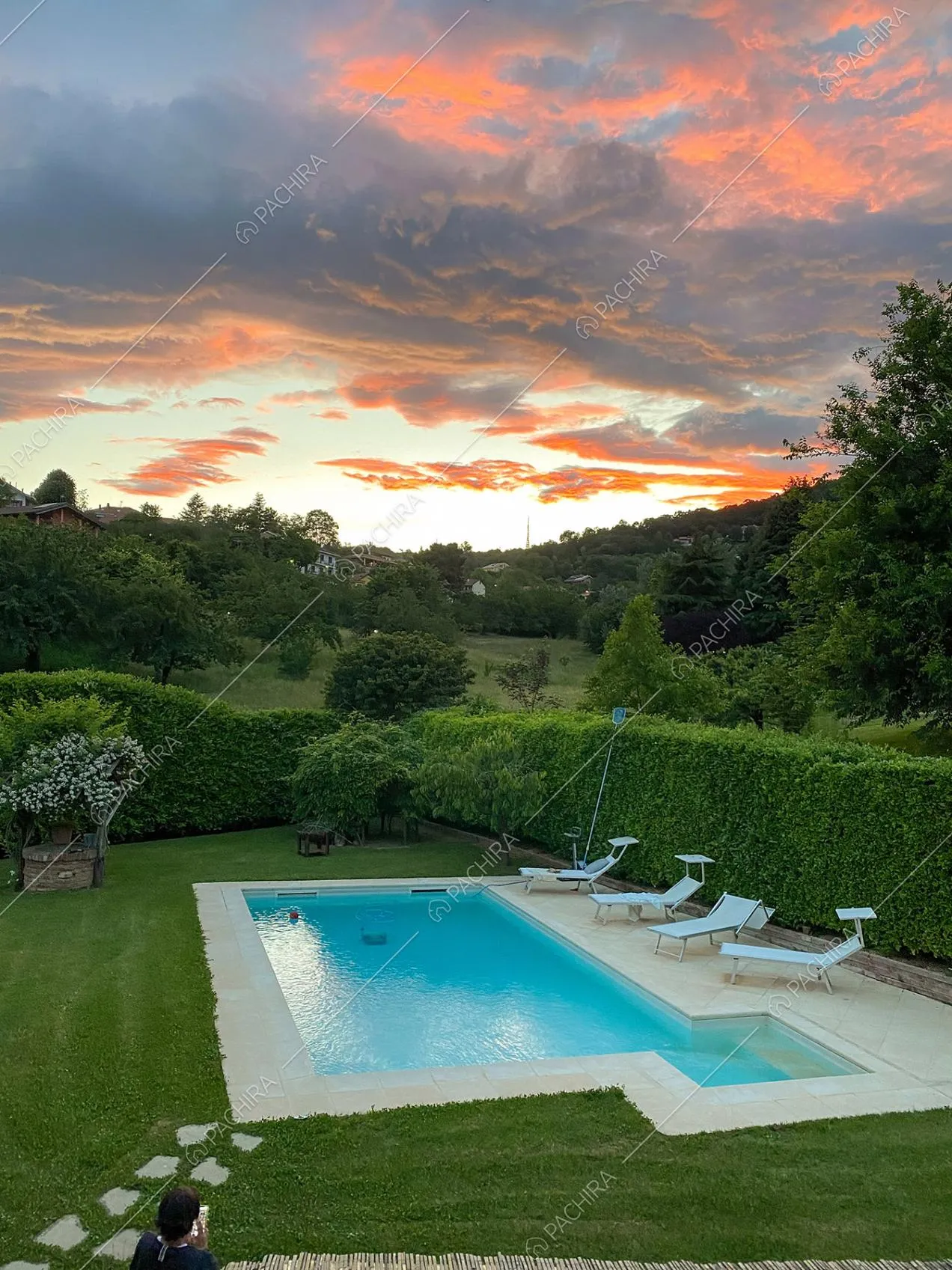 Giardino con piscina della villa Pico, location in stile country a Torino