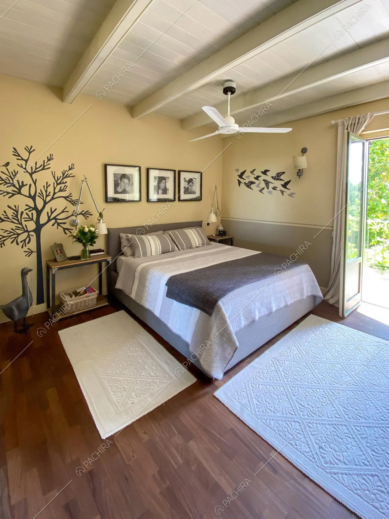 Camera da letto della villa Pico, location in stile country a Torino