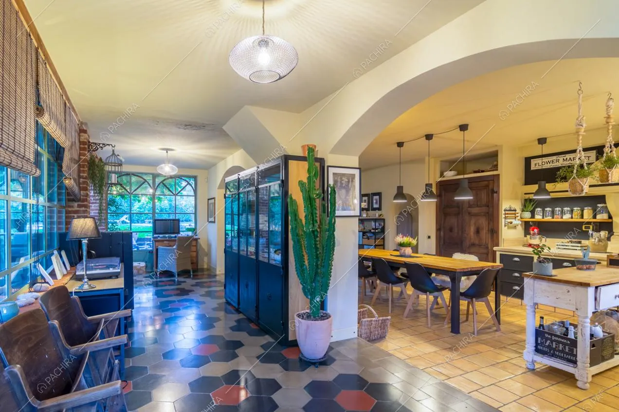 Zona living della villa Pico, location in stile country a Torino
