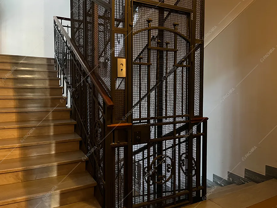 Ascensore dell'appartamento Sile, location in stile contemporaneo a Roma