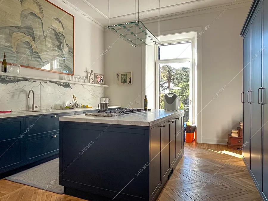 Cucina dell'appartamento Sile, location in stile contemporaneo a Roma