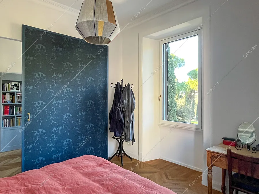 Camera da letto dell'appartamento Sile, location in stile contemporaneo a Roma