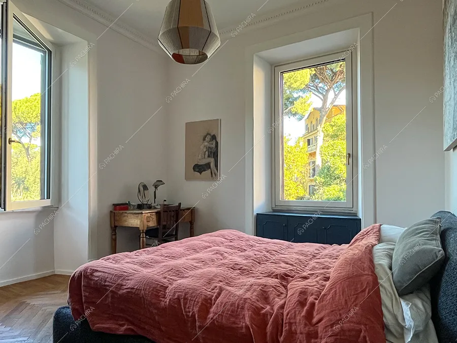 Camera da letto dell'appartamento Sile, location in stile contemporaneo a Roma