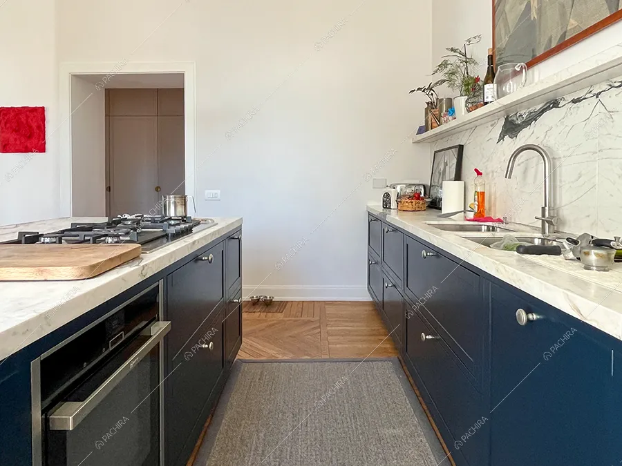 Cucina dell'appartamento Sile, location in stile contemporaneo a Roma