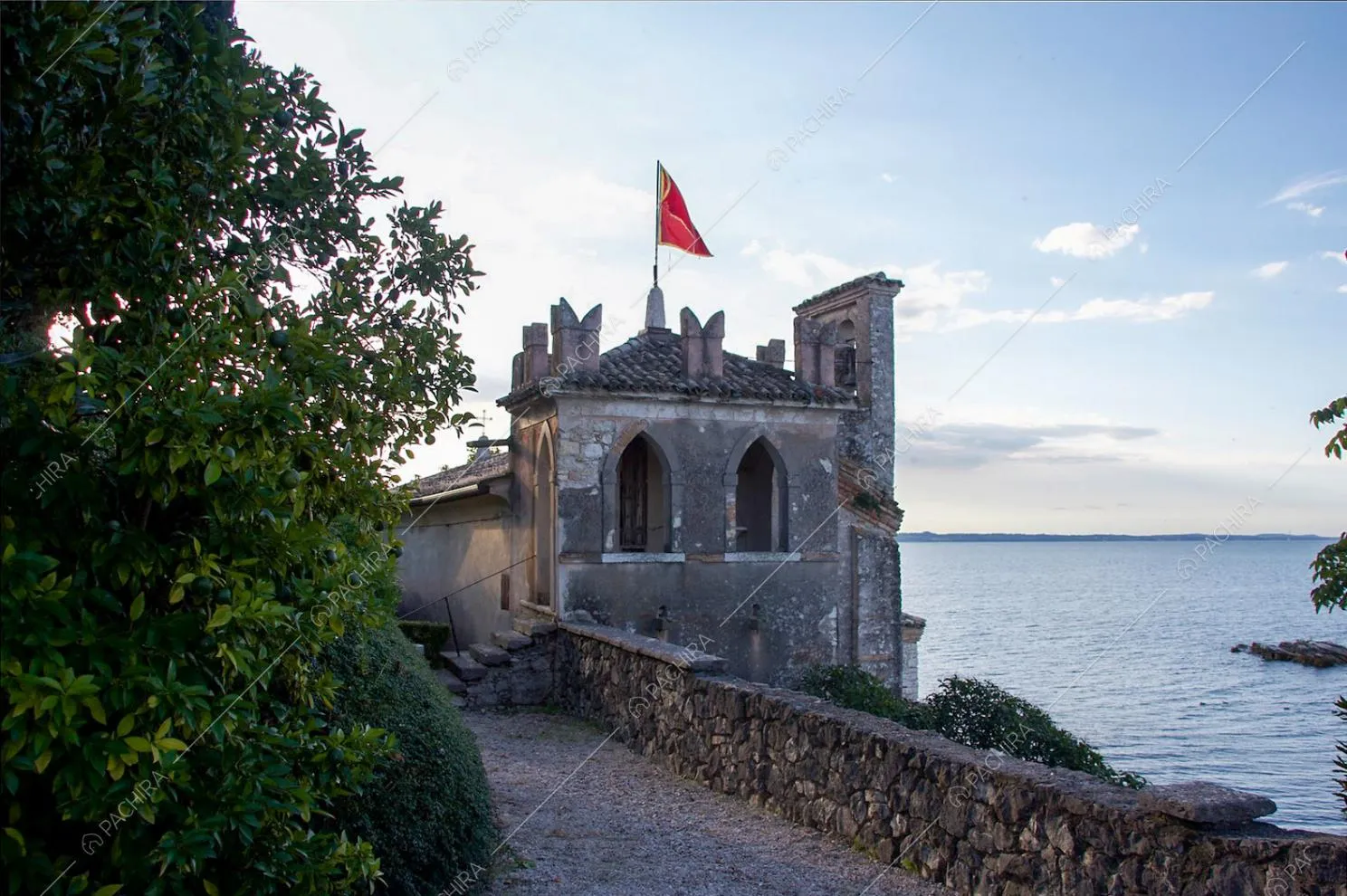 Vista sul Lago di Garda dalla villa Granato, location in stile classico a Verona