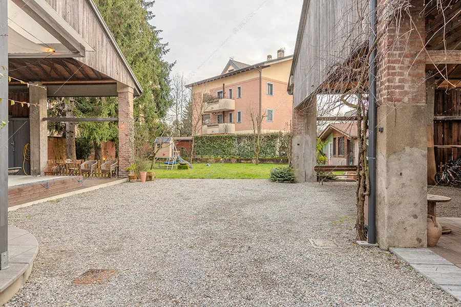 Esterni della villa Dioptasio, location in stile moderno a Monza