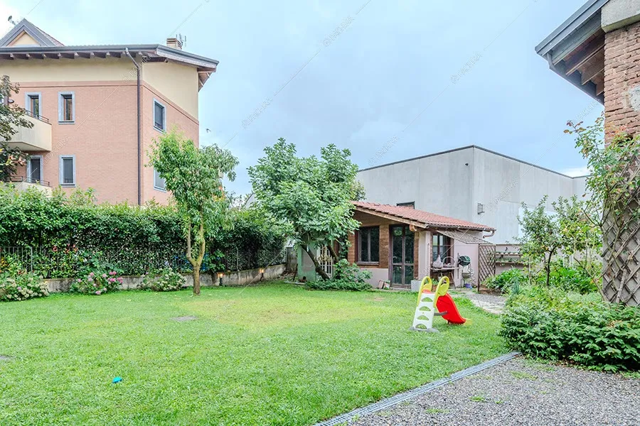 Giardino della villa Dioptasio, location in stile moderno a Monza