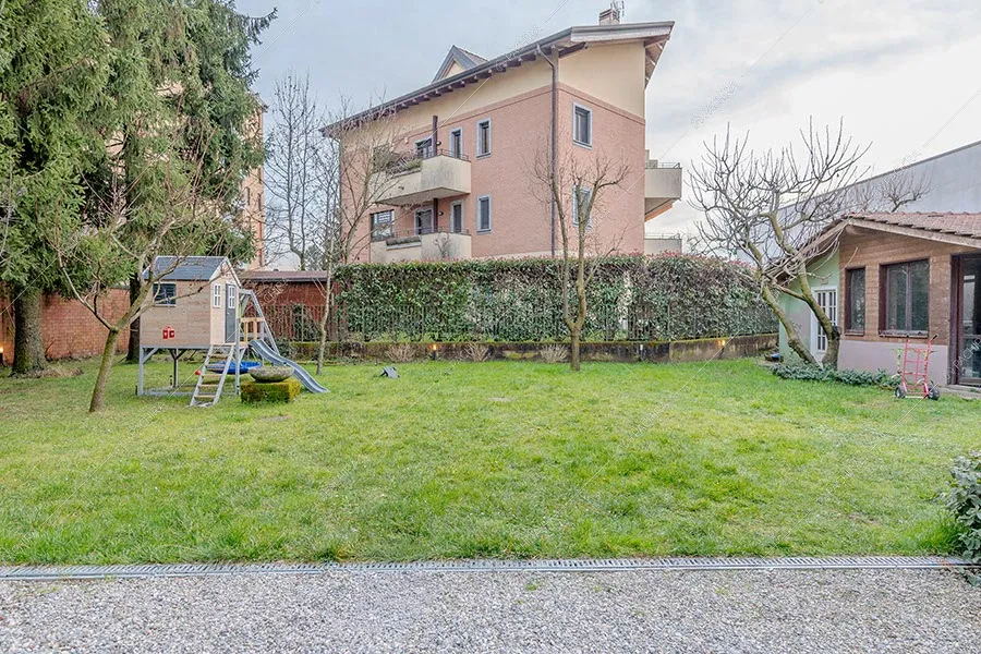 Giardino della villa Dioptasio, location in stile moderno a Monza
