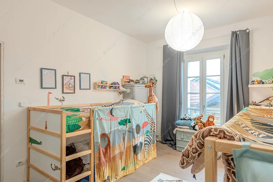 Camera dei bambini della villa Dioptasio, location in stile moderno a Monza