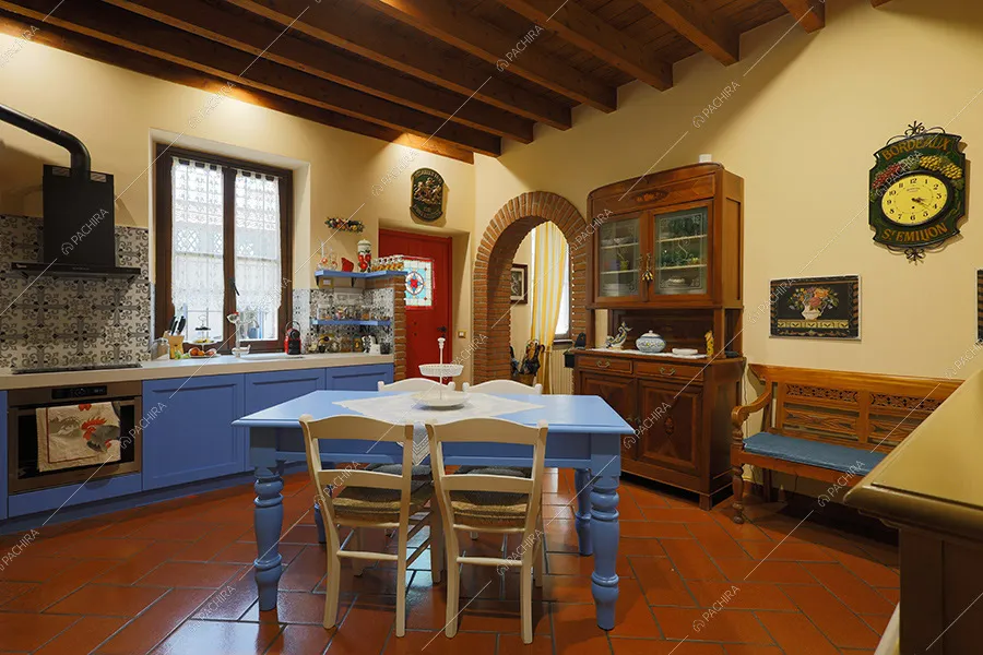 Cucina a parete della cascina Spluga, location in stile rustico a Milano