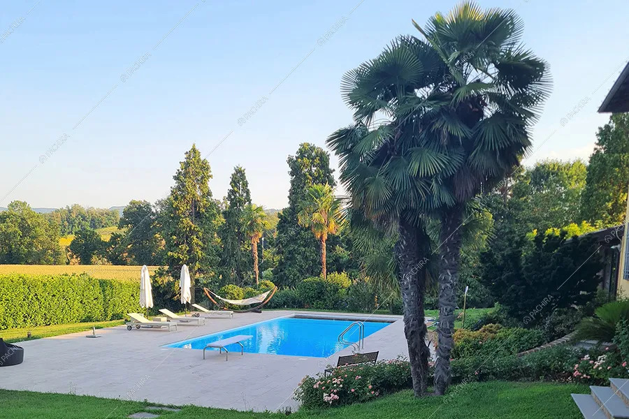 Piscina della villa Pampero, location in stile moderno a Piacenza