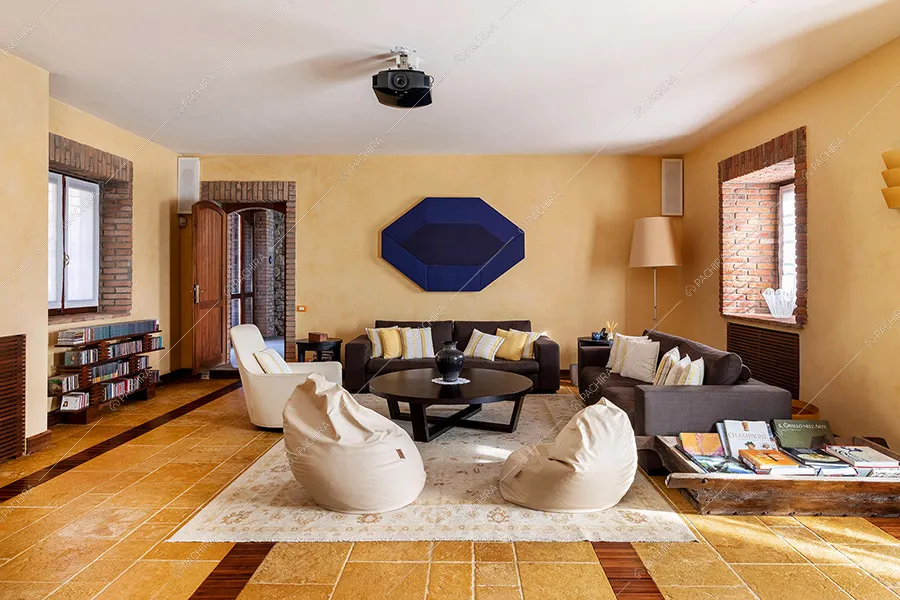 Salotto della villa Pampero, location in stile moderno a Piacenza