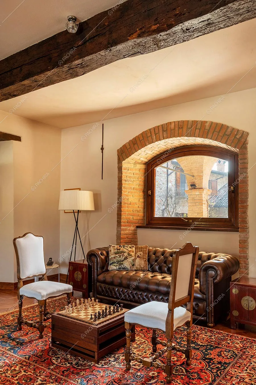 Salotto della villa Pampero, location in stile moderno a Piacenza