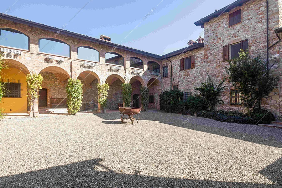 Esterni della villa Pampero, location in stile moderno a Piacenza